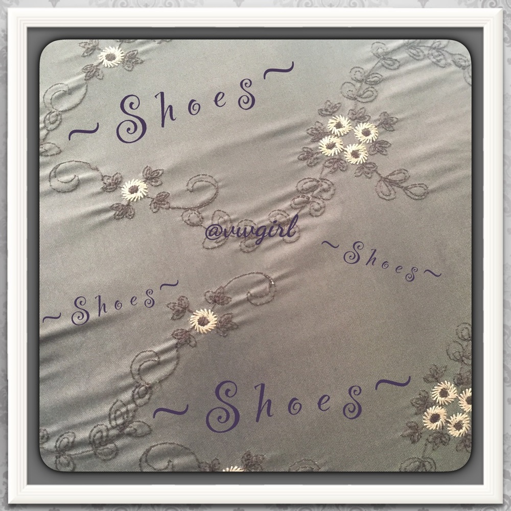 🎈Accepting Offers on All Shoes! 😃 Bundle & Save! 🛍️